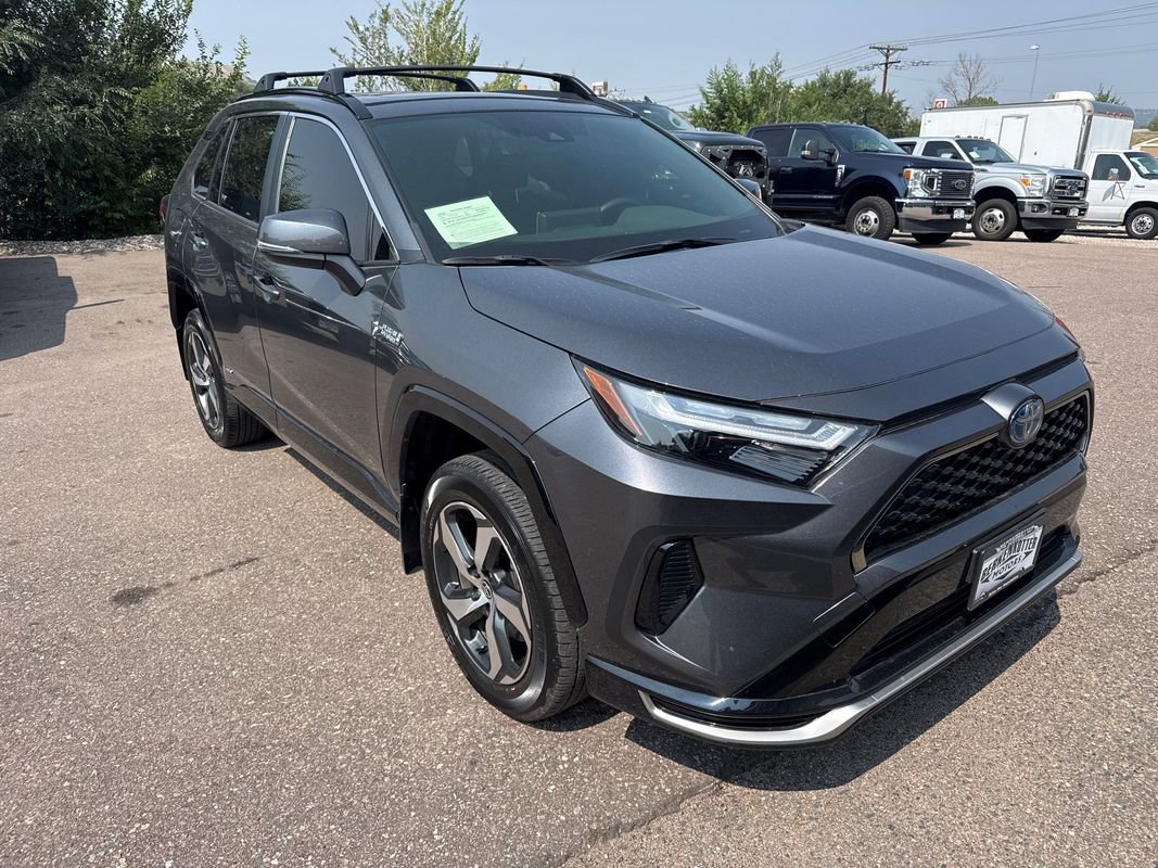 Used 2023 Toyota RAV4 SE image 1