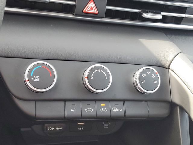 Used 2024 Hyundai Elantra SE image 29