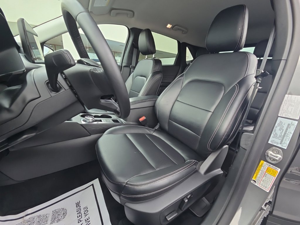 Used 2025 Ford Escape Platinum AWD/4WD image 25