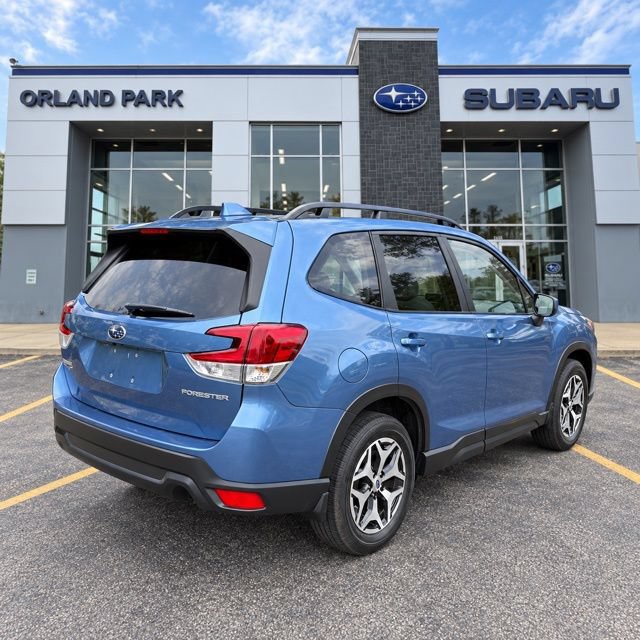 Used 2023 Subaru Forester Premium AWD/4WD image 2