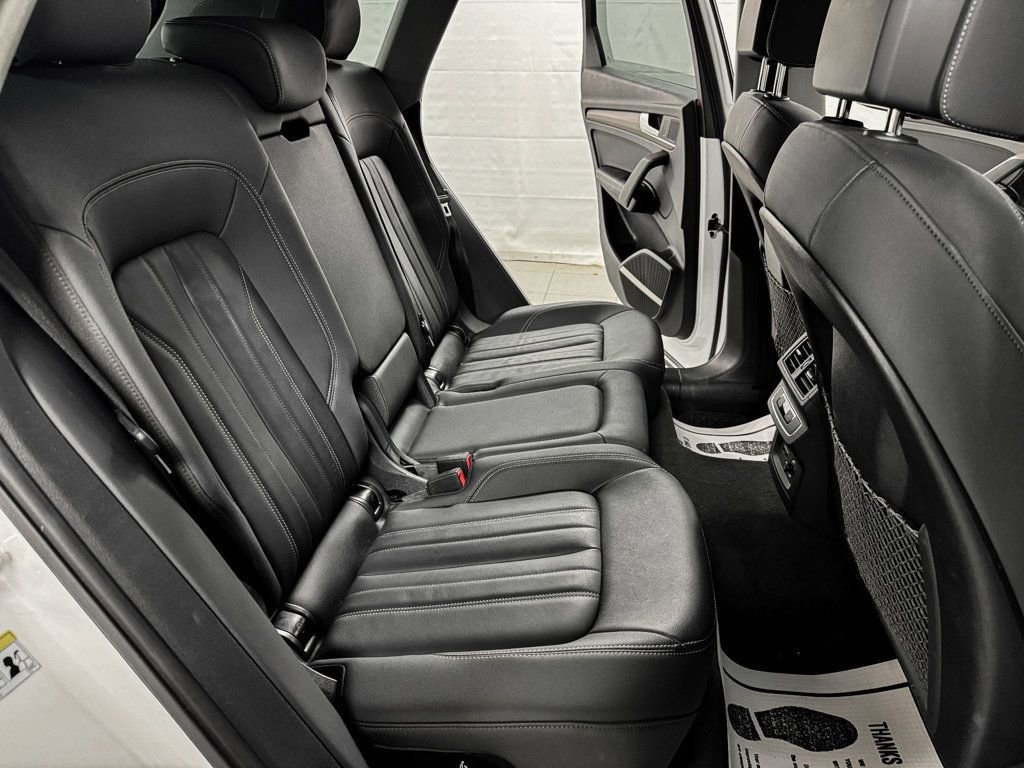 Used 2023 Audi Q5 Premium image 11