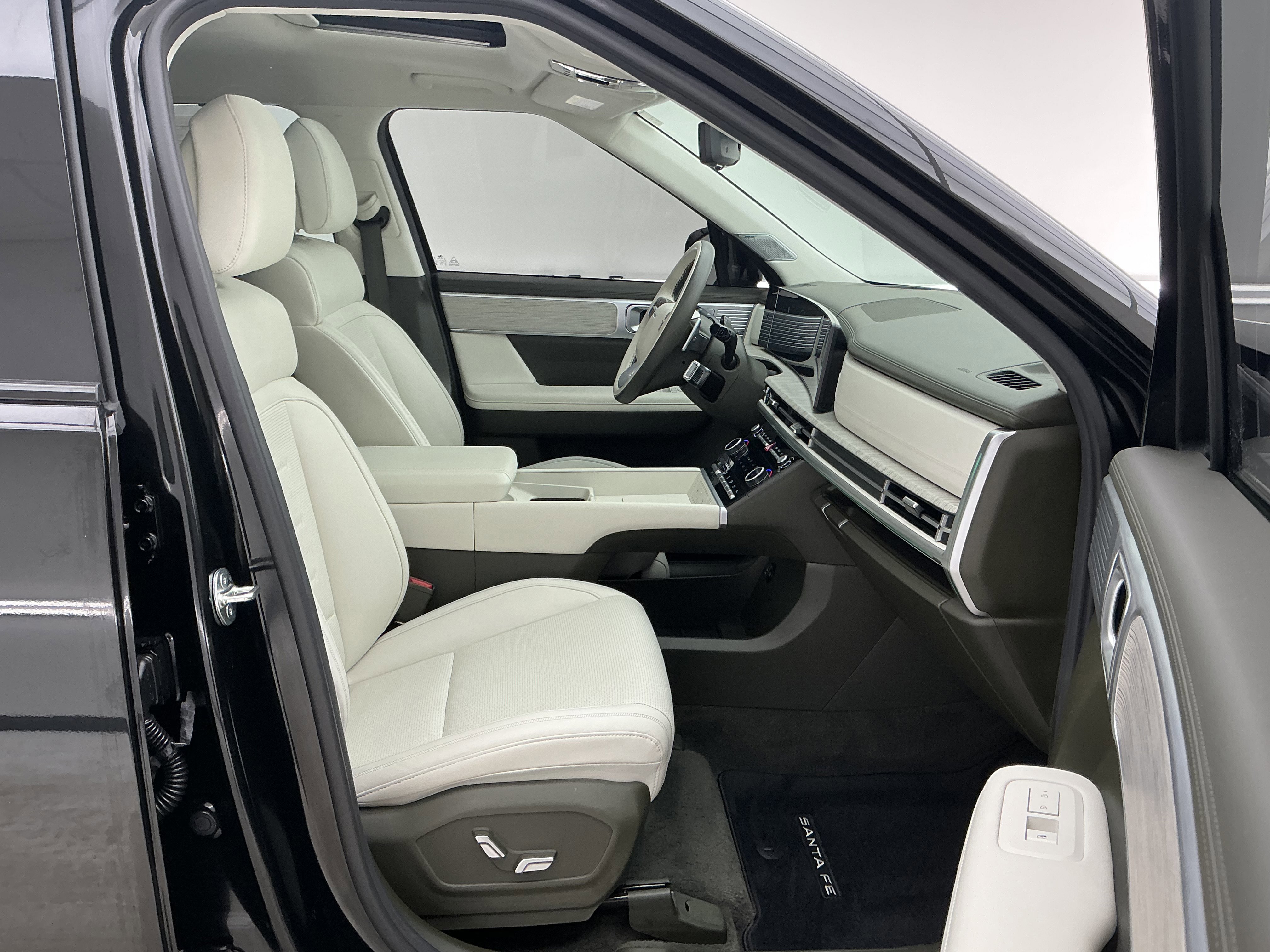 Used 2024 Hyundai Santa Fe Calligraphy image 27