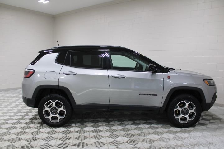 Used 2022 Jeep Compass Trailhawk image 12