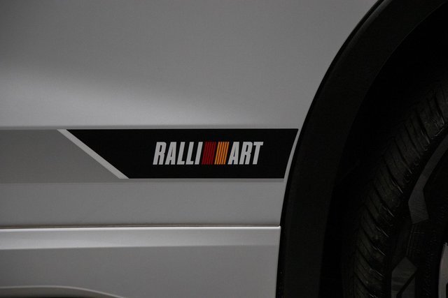 Used 2024 Mitsubishi Outlander SE image 11