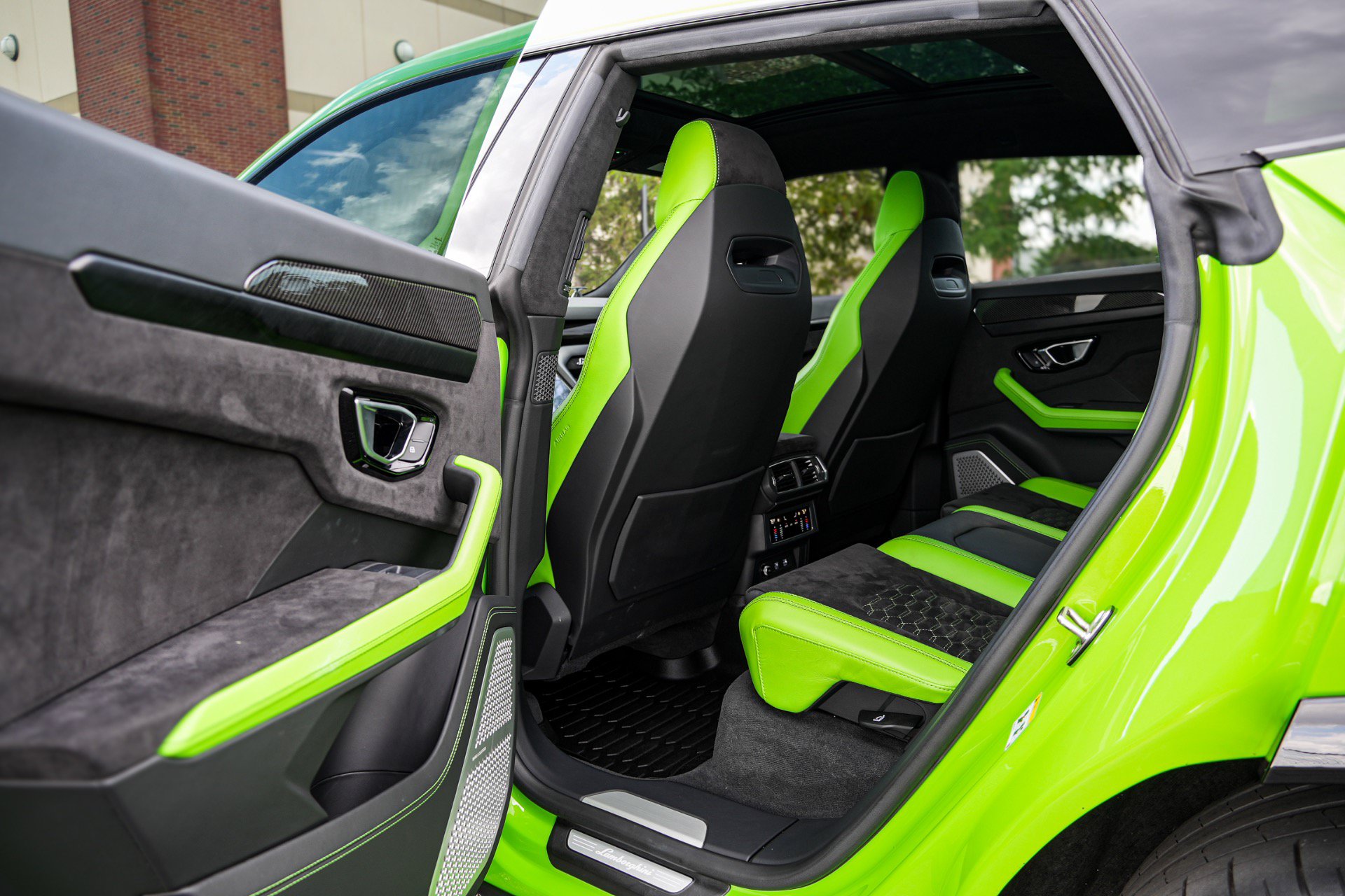Used 2021 Lamborghini Urus AWD/4WD image 27