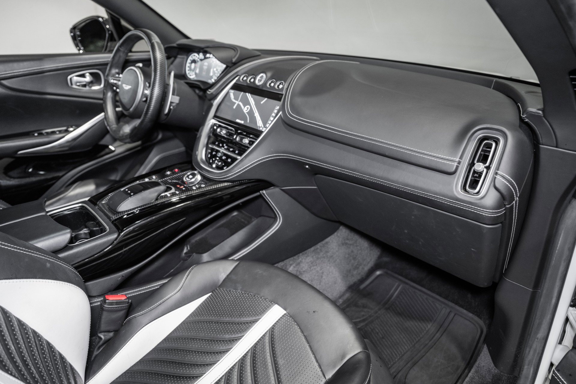 Used 2023 Aston Martin DBX 707 image 21