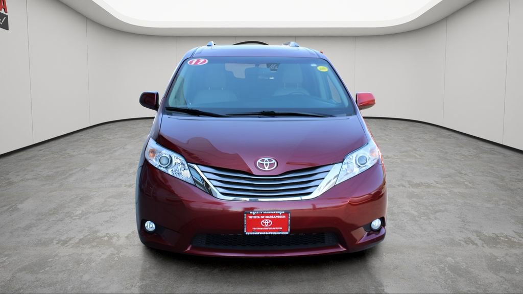 Used 2017 Toyota Sienna XLE w/ XLE Navigation Package FWD image 6