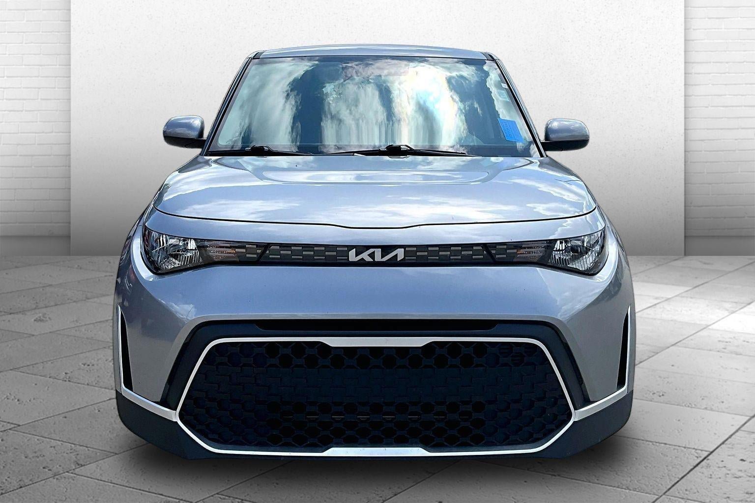 Used 2025 Kia Soul LX w/ LX Technology Package FWD image 2