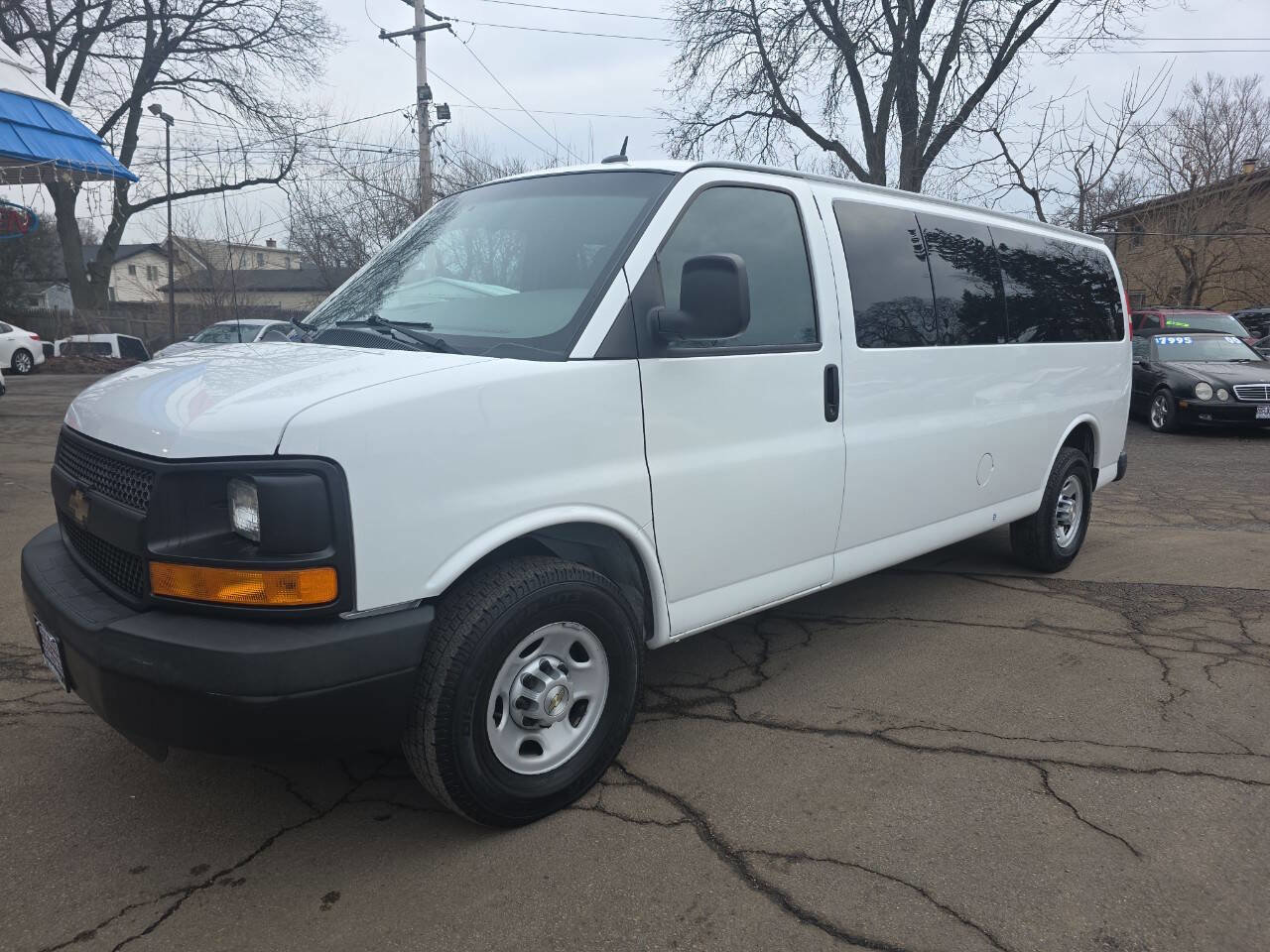 Used 2014 Chevrolet Express 3500 LS image 2