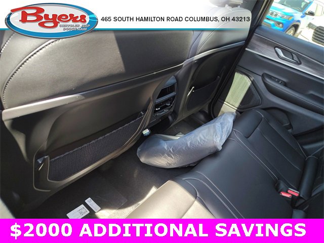 New 2025 Jeep Grand Cherokee Limited w/ Black Appearance Package image 33