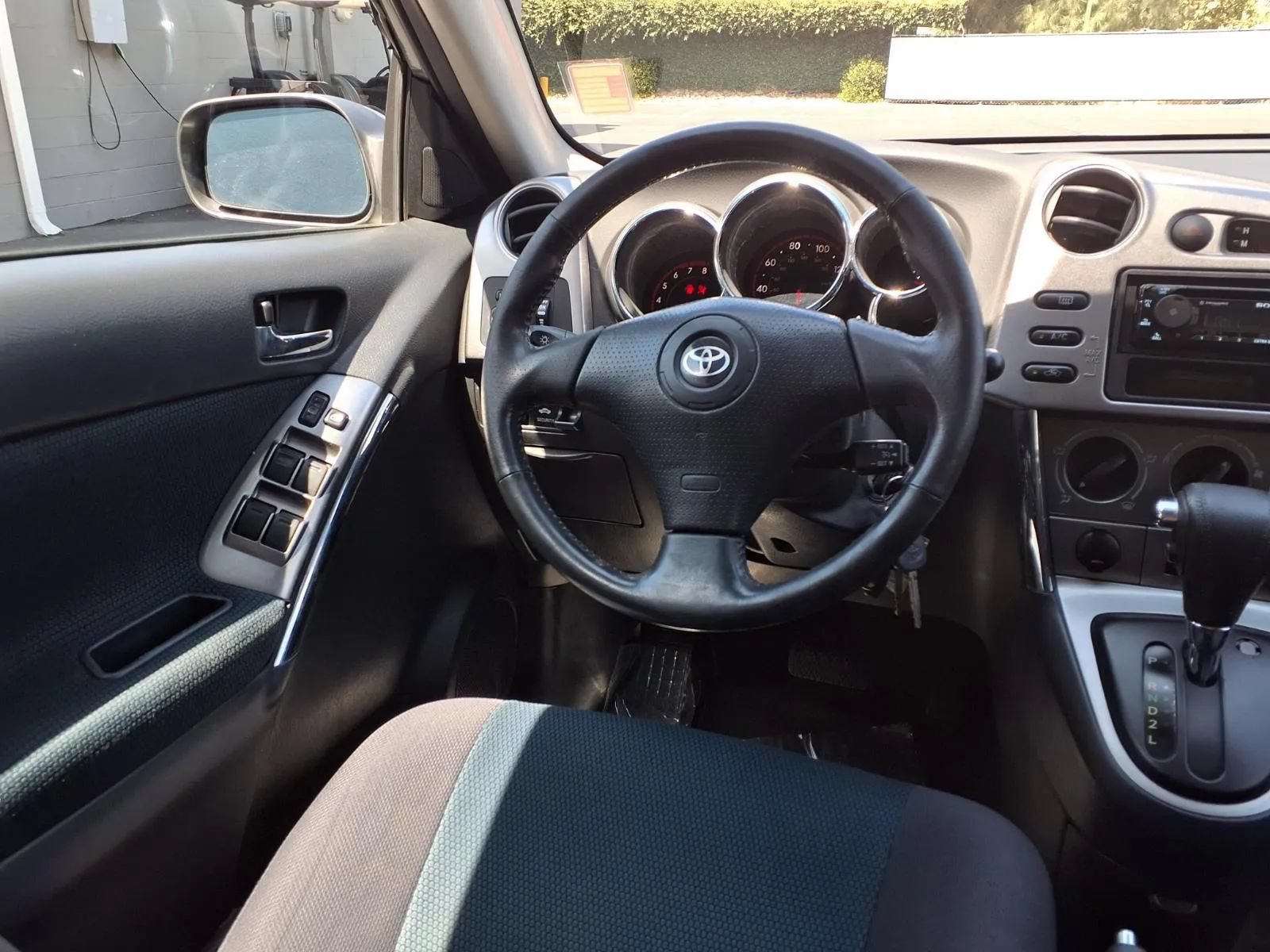 Used 2005 Toyota Matrix XR FWD image 27