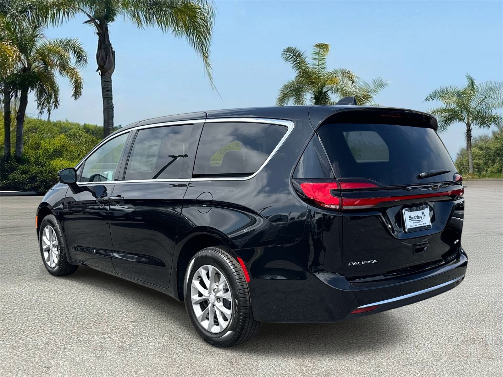 New 2027 Chrysler Pacifica Select w/ Family Tech Group AWD/4WD image 4