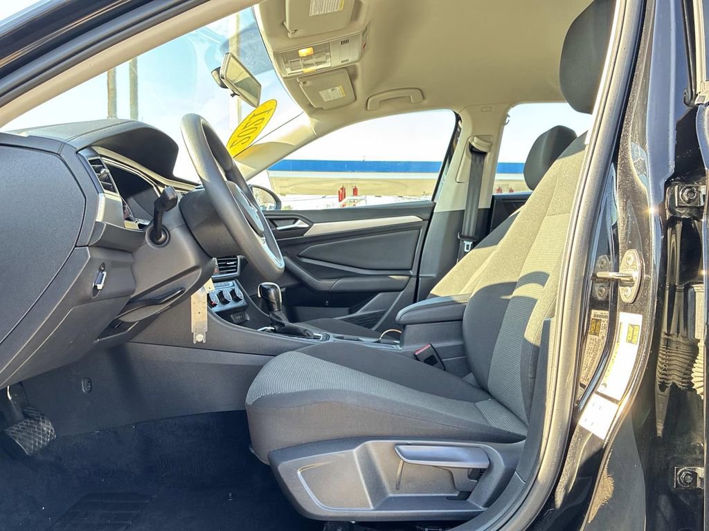 Used 2021 Volkswagen Jetta S w/ Driver Assistance Package image 18
