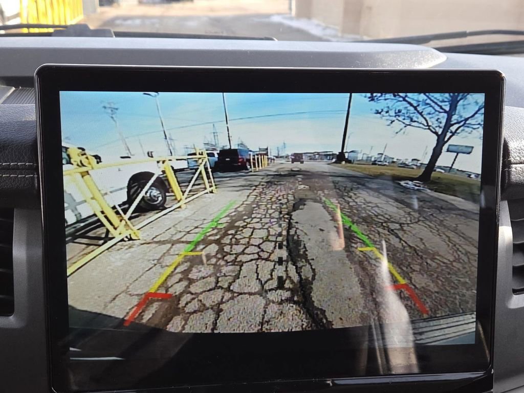 Used 2023 Ford Expedition Max XLT image 7