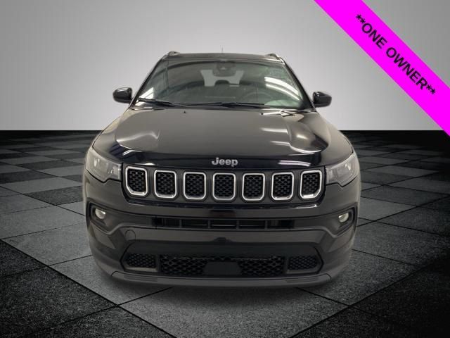 Used 2023 Jeep Compass Latitude w/ Sun and Sound Group AWD/4WD image 2