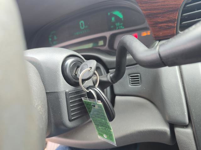 Used 2005 Cadillac De Ville FWD image 32