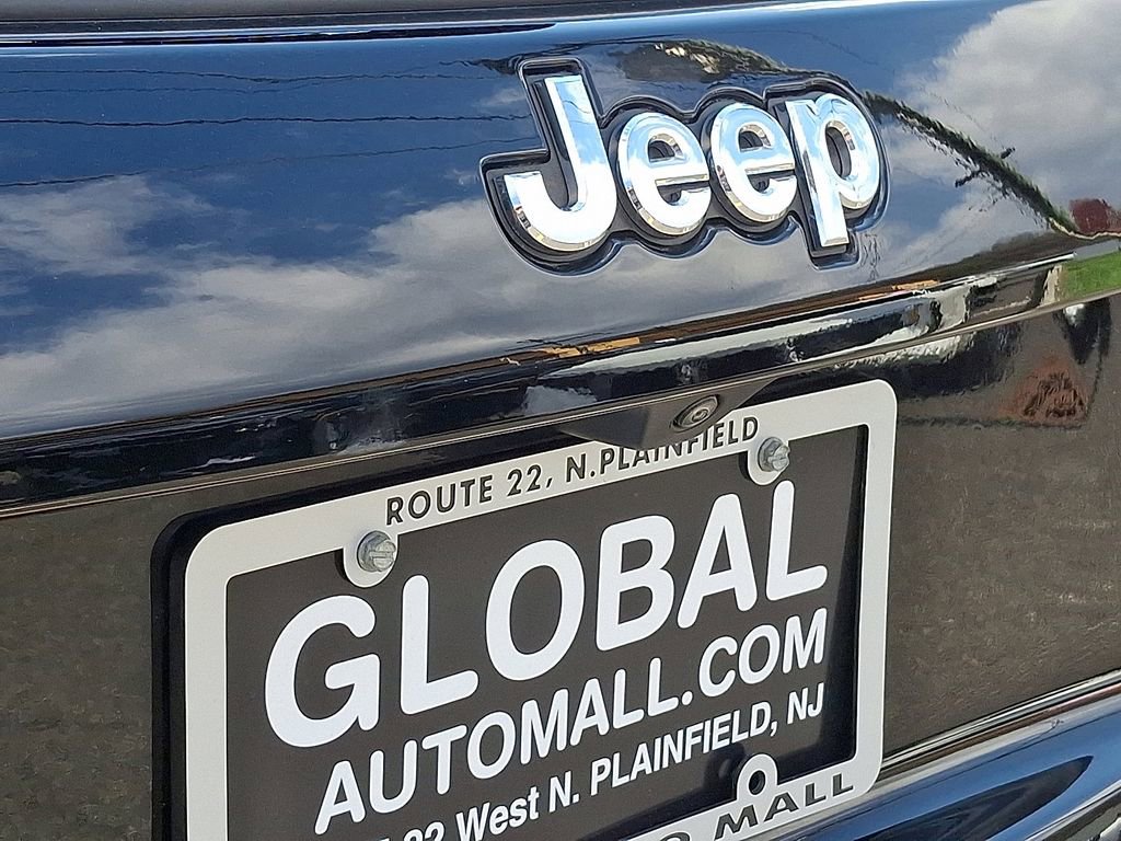 Used 2023 Jeep Compass Limited image 30