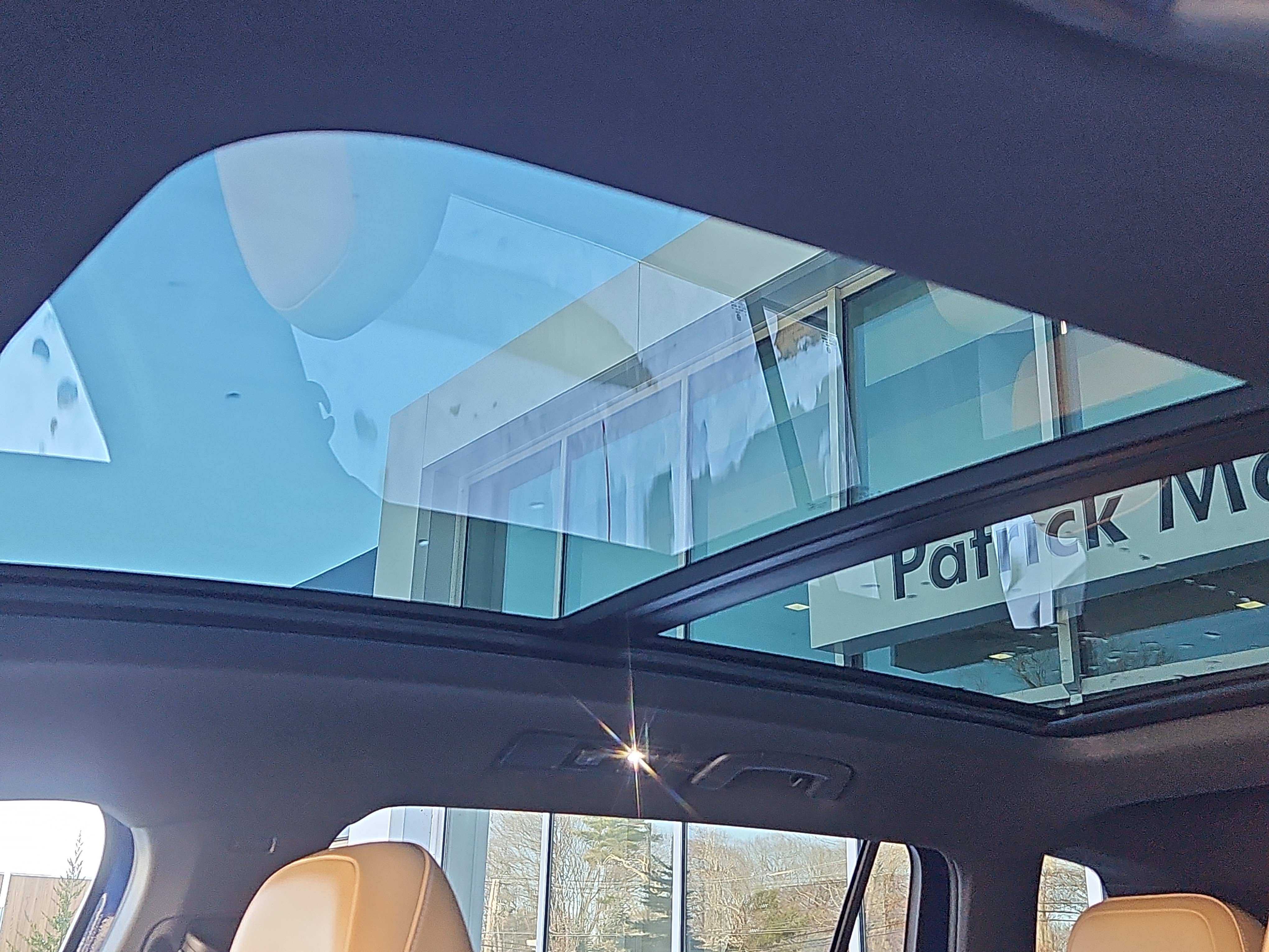 Certified 2022 Volkswagen Tiguan SE w/ Panoramic Sunroof Package image 9