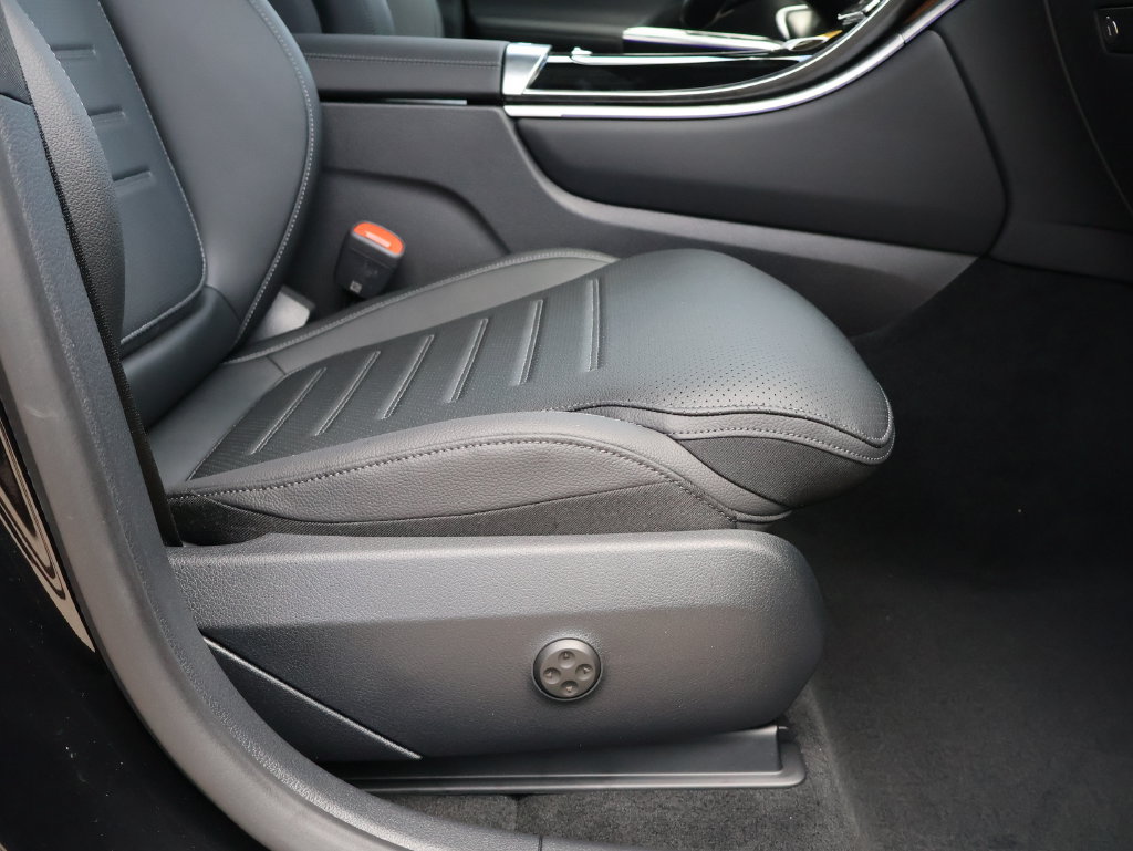 New 2026 Mercedes-Benz GLC 300 4MATIC image 12