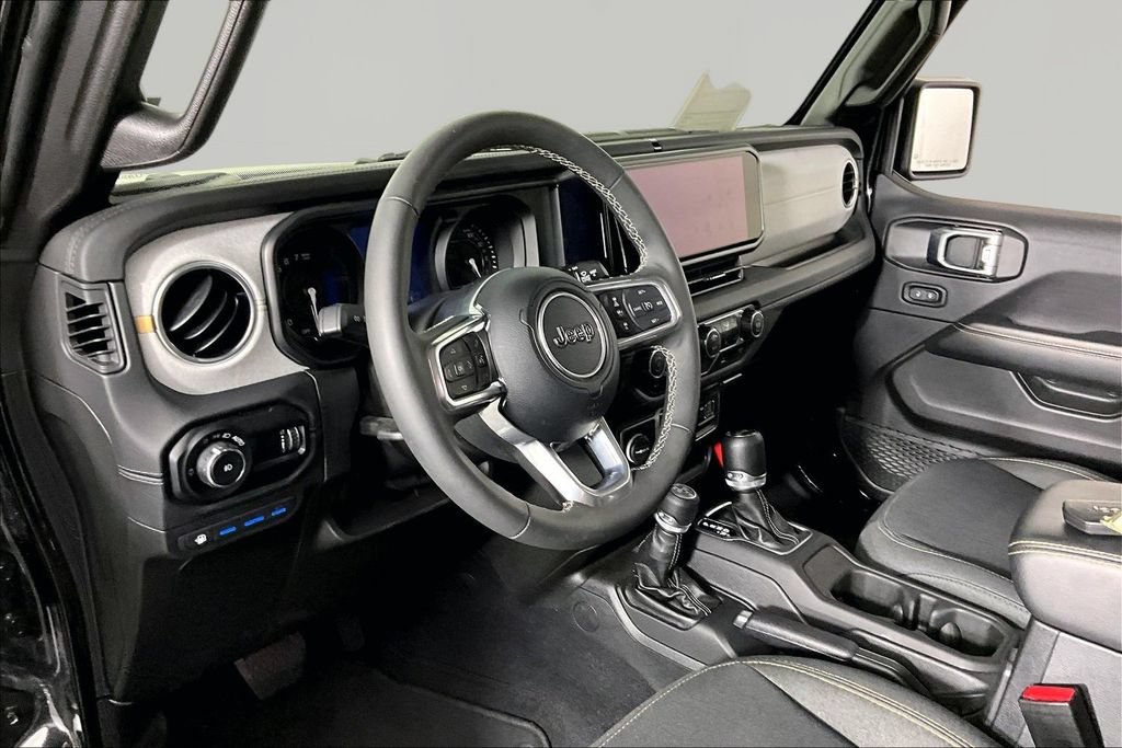 Used 2025 Jeep Wrangler Unlimited Sahara AWD/4WD image 16