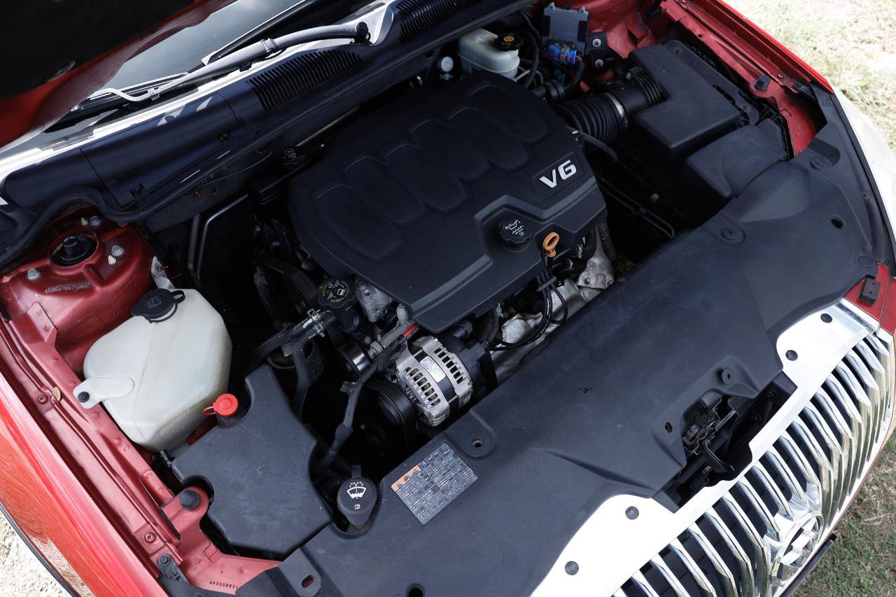 Used 2011 Buick Lucerne CXL FWD image 40