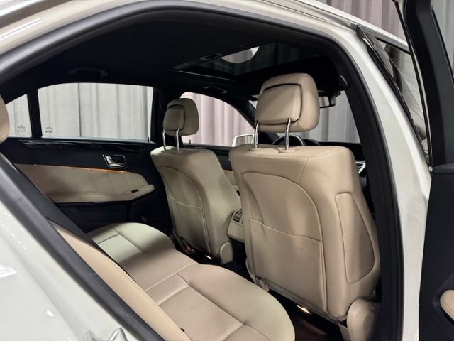 Used 2010 Mercedes-Benz E 350 4MATIC Sedan image 12