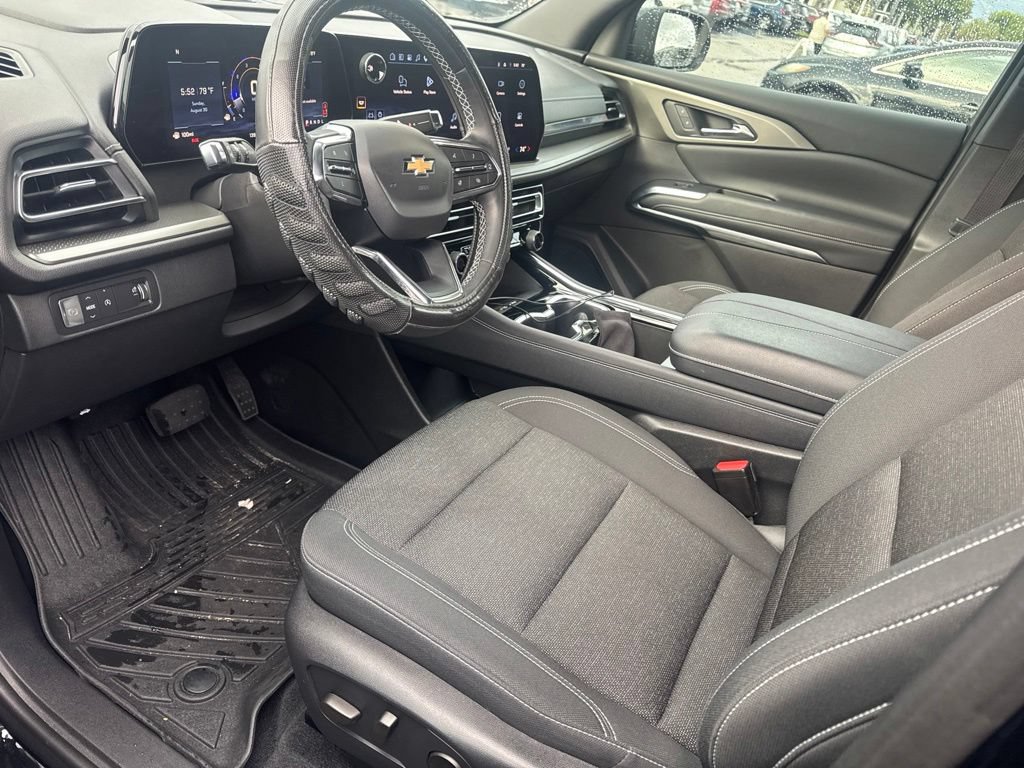 Used 2025 Chevrolet Traverse LT FWD image 8