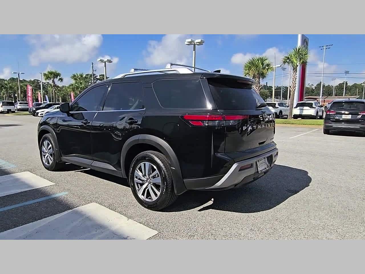 Used 2023 Nissan Pathfinder SL AWD/4WD image 29