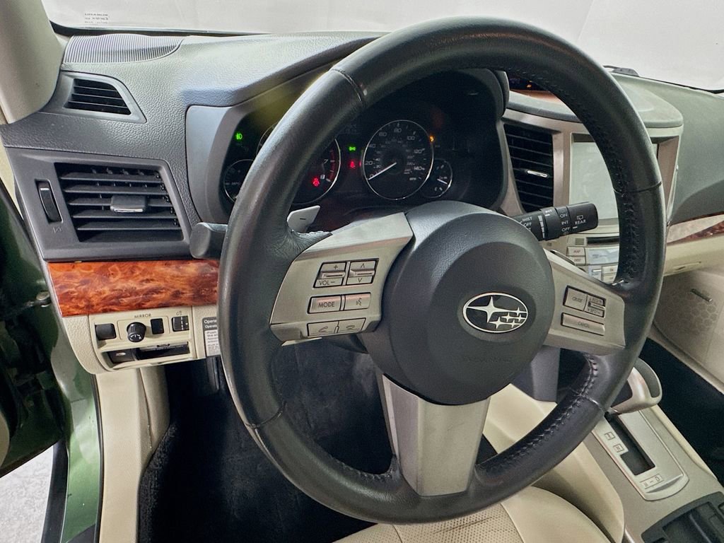 Used 2011 Subaru Outback 2.5i Limited image 11