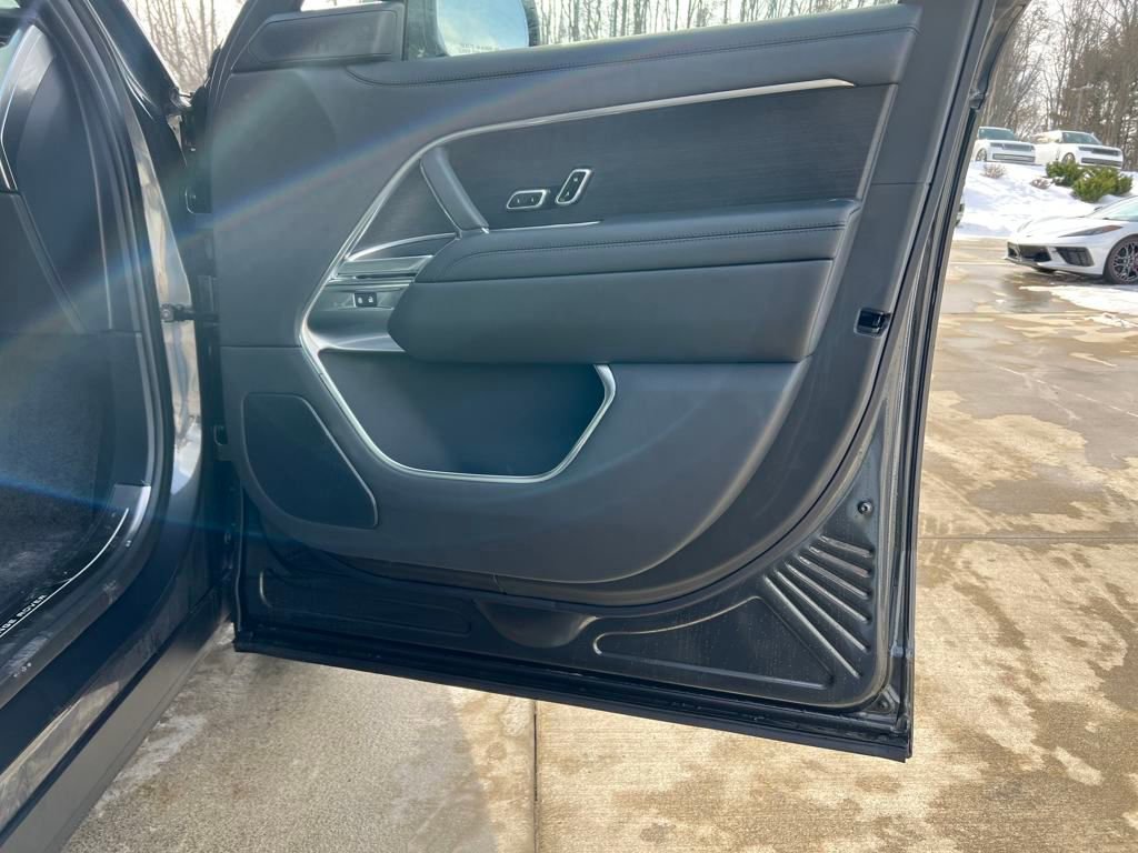 New 2025 Land Rover Range Rover SE image 13