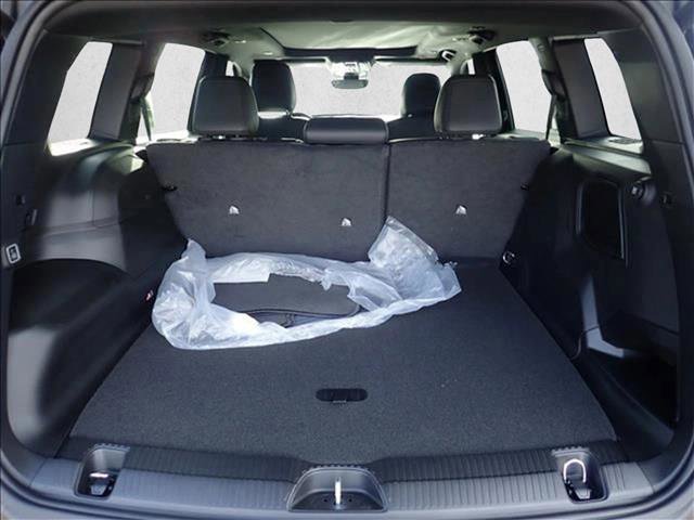 New 2026 Jeep Cherokee Overland w/ Trailer Tow Group AWD/4WD image 7