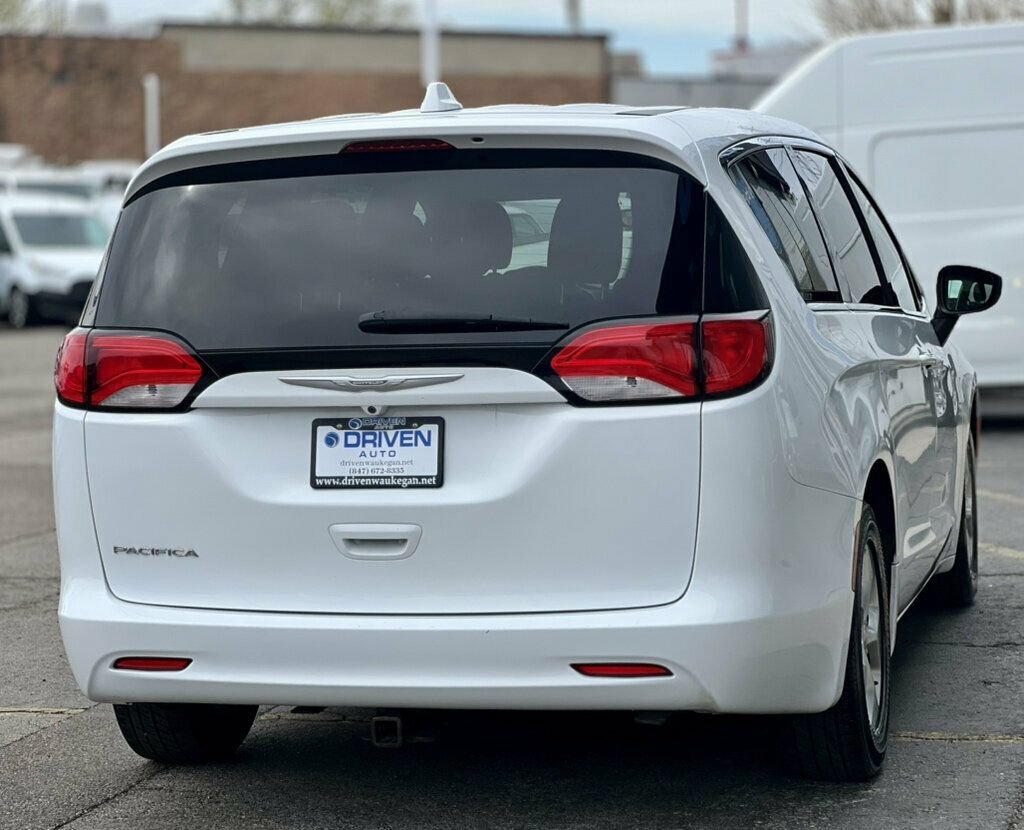 Used 2017 Chrysler Pacifica LX w/ Tire & Wheel Group FWD image 35