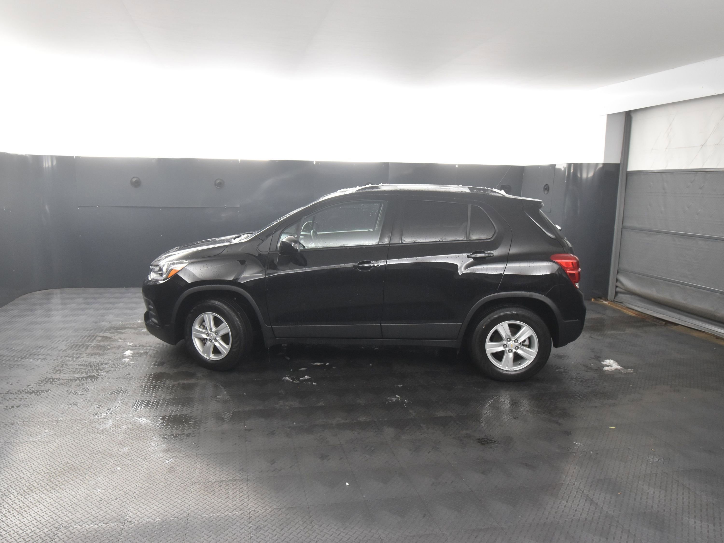 Used 2022 Chevrolet Trax LT w/ LT Convenience Package image 7