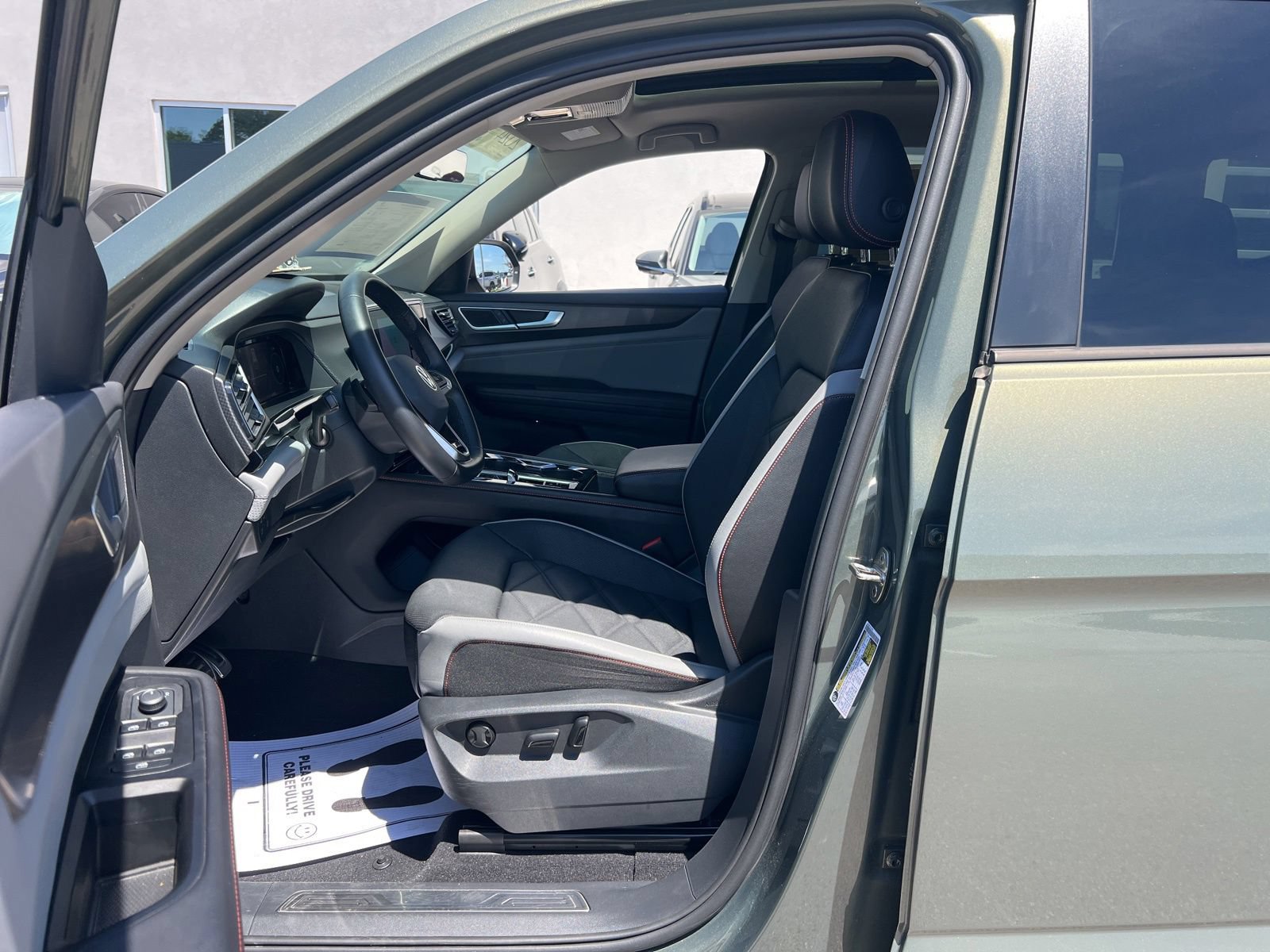 Certified 2024 Volkswagen Atlas Peak Edition SE AWD/4WD image 27
