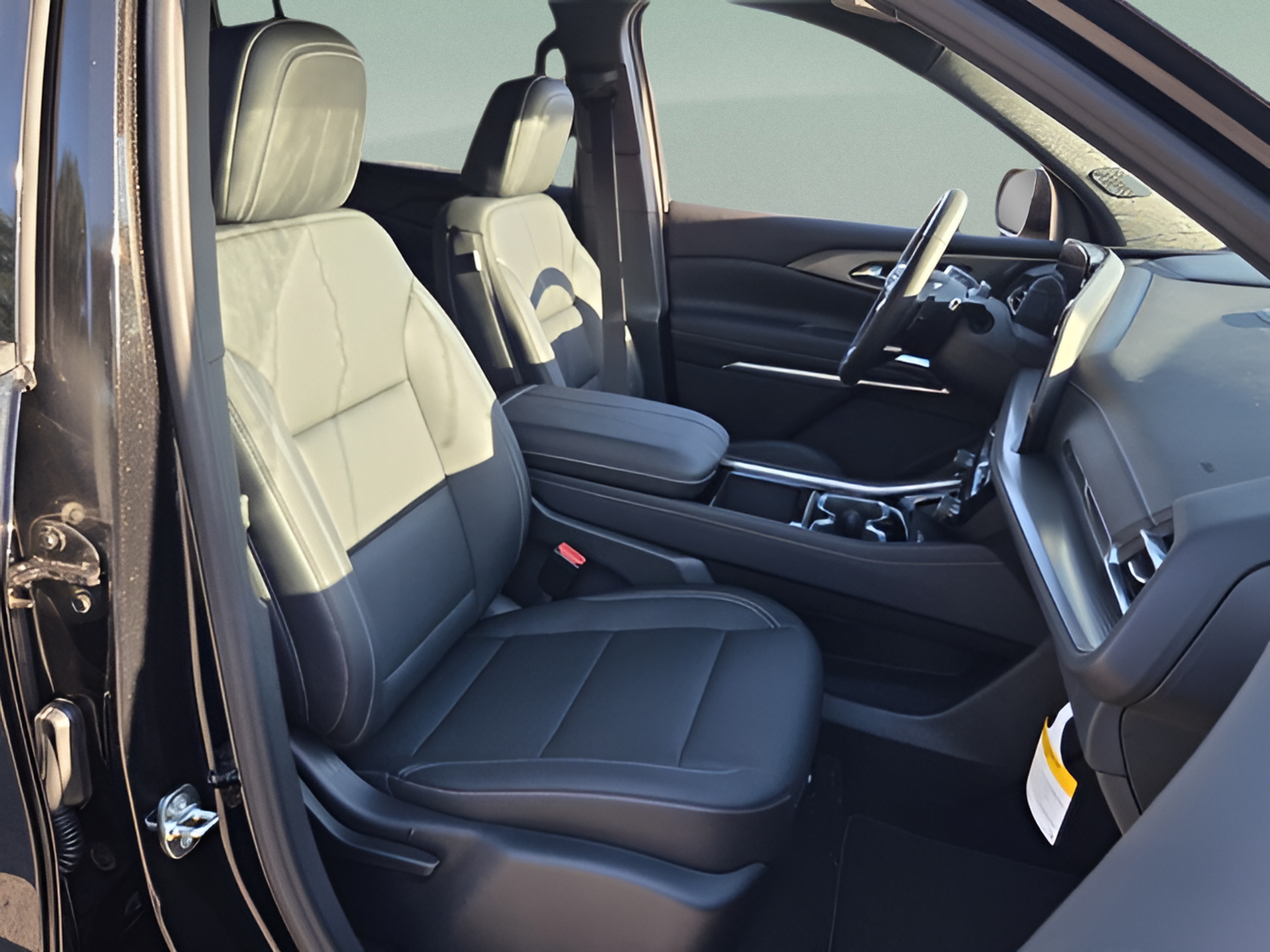 New 2027 Chevrolet Traverse LT w/ Enhanced Driving Package FWD image 18