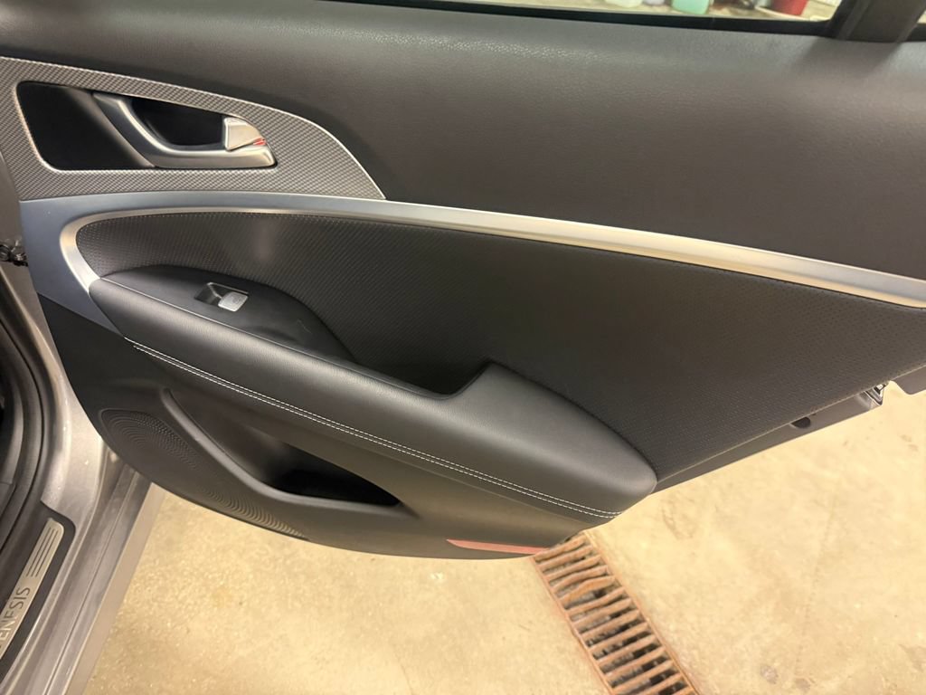 Used 2023 Genesis G70 3.3T AWD/4WD image 29