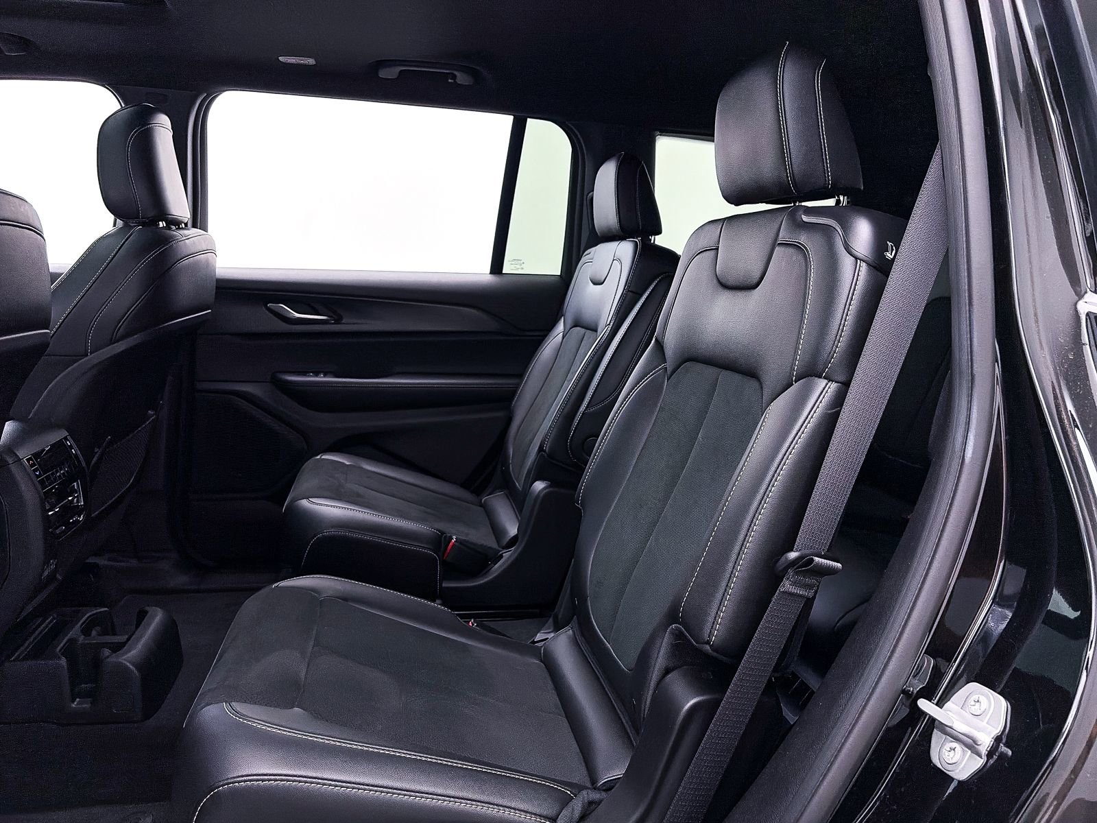 Used 2025 Jeep Grand Cherokee L Altitude AWD/4WD image 38
