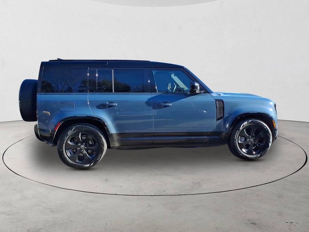 Used 2025 Land Rover Defender 110 X-Dynamic SE image 4