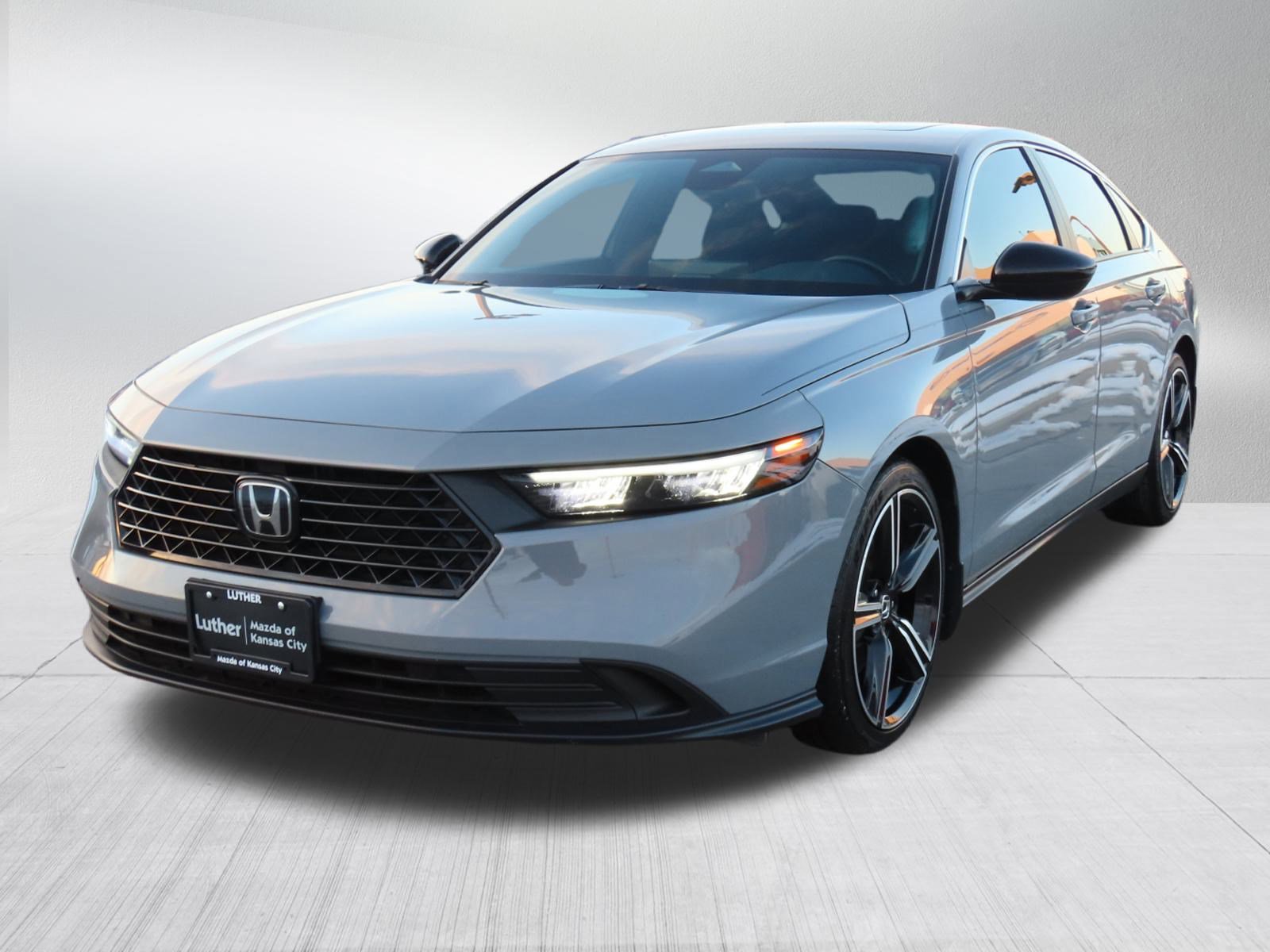Used 2023 Honda Accord Sport image 3