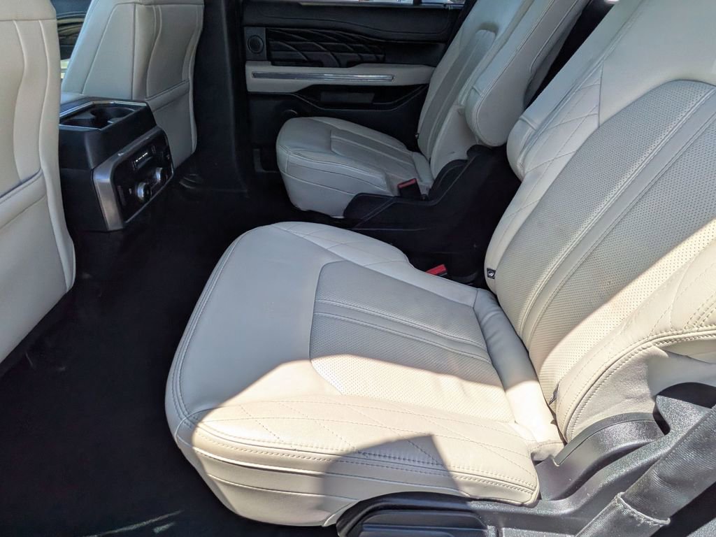 Used 2020 Ford Expedition Platinum image 18