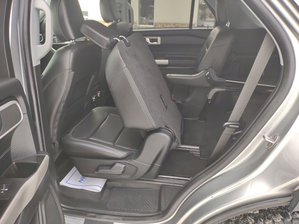 Used 2021 Ford Explorer XLT w/ Equipment Group 202A image 15