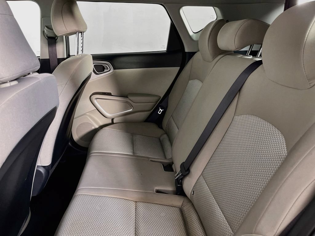 Used 2025 Kia Soul LX FWD image 31