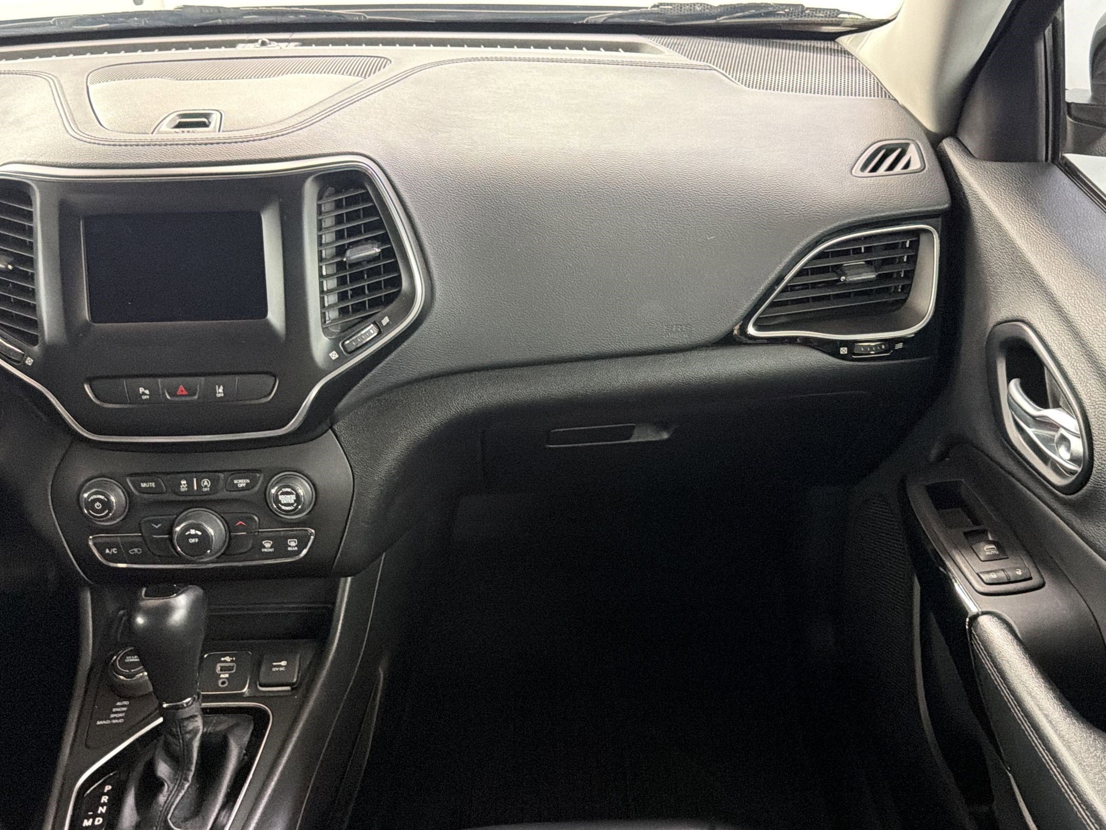 Used 2021 Jeep Cherokee Latitude Plus AWD/4WD image 25