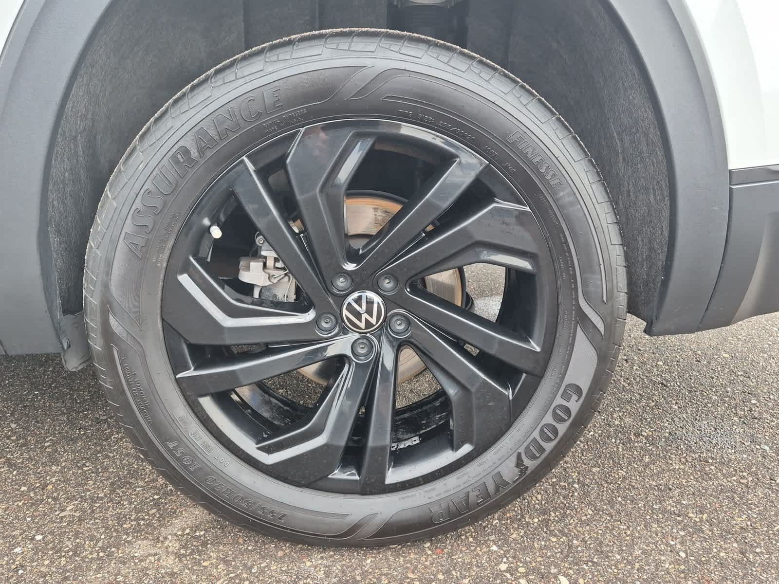 Used 2023 Volkswagen Atlas SE w/ Black Wheel Package FWD image 13