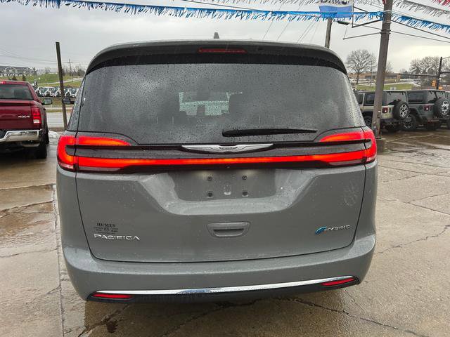 Certified 2022 Chrysler Pacifica Touring-L image 4