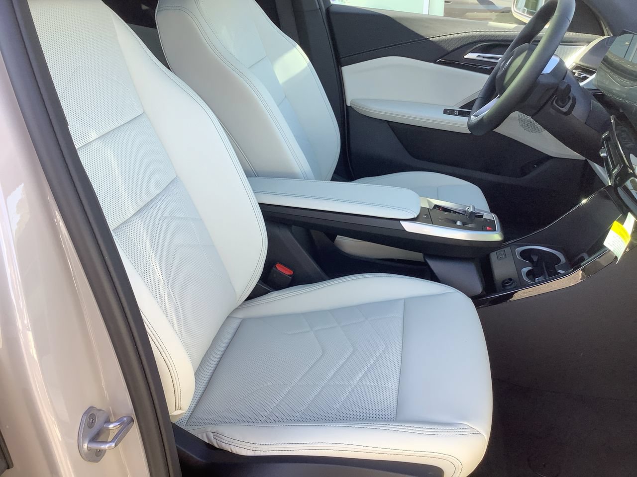 New 2027 BMW X2 xDrive28i w/ Technology Package AWD/4WD image 33
