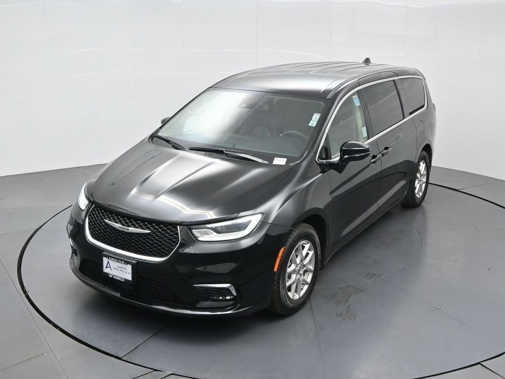 Used 2024 Chrysler Pacifica Touring-L image 53