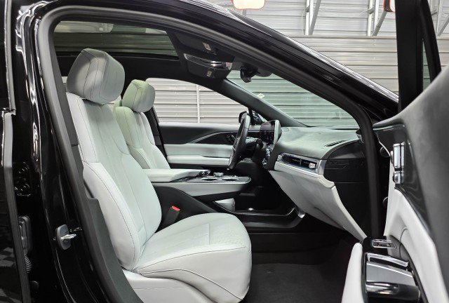 Used 2024 Cadillac Lyriq Luxury RWD image 15