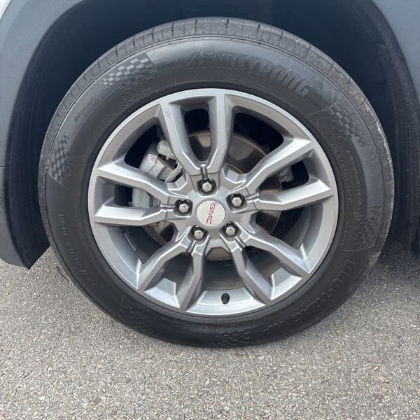Used 2022 GMC Terrain SLT w/ Tech Package FWD image 19