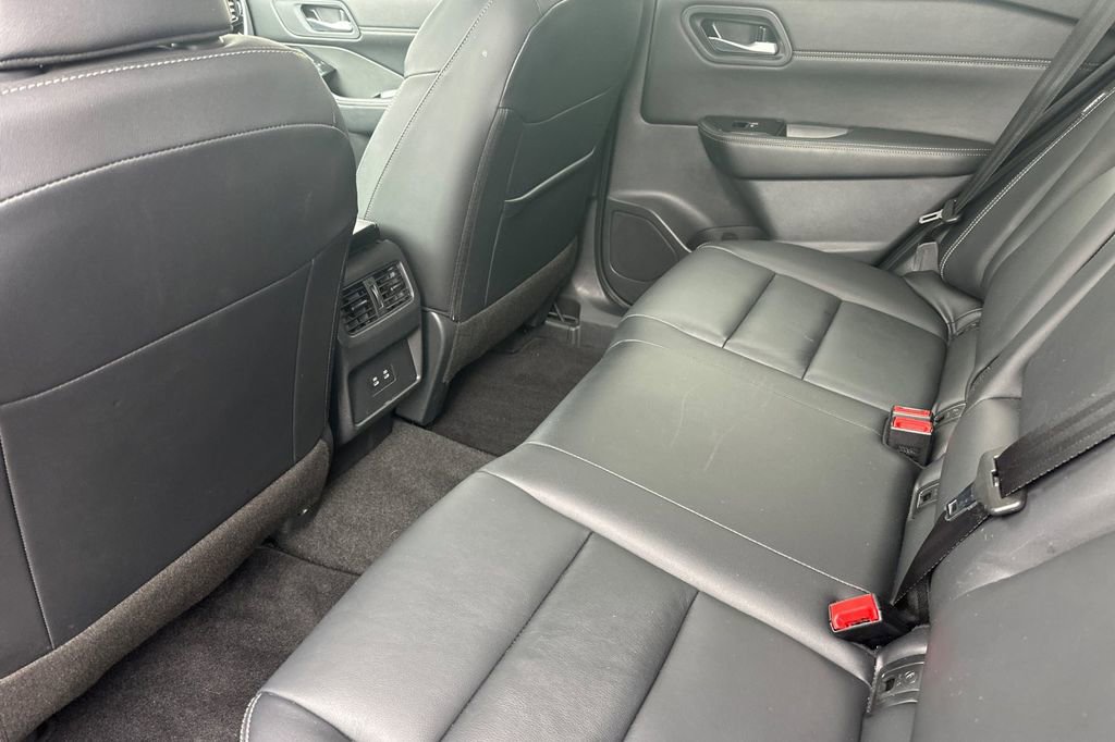 Used 2026 Nissan Rogue SL AWD/4WD image 12